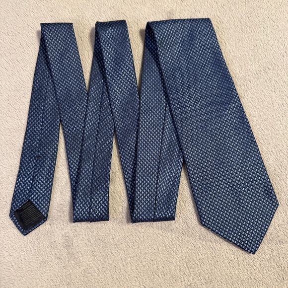 Brooks Brothers Men’s Dress Tie Blue Microweave Motif Silk Business Made in USA - Picture 1 of 6
